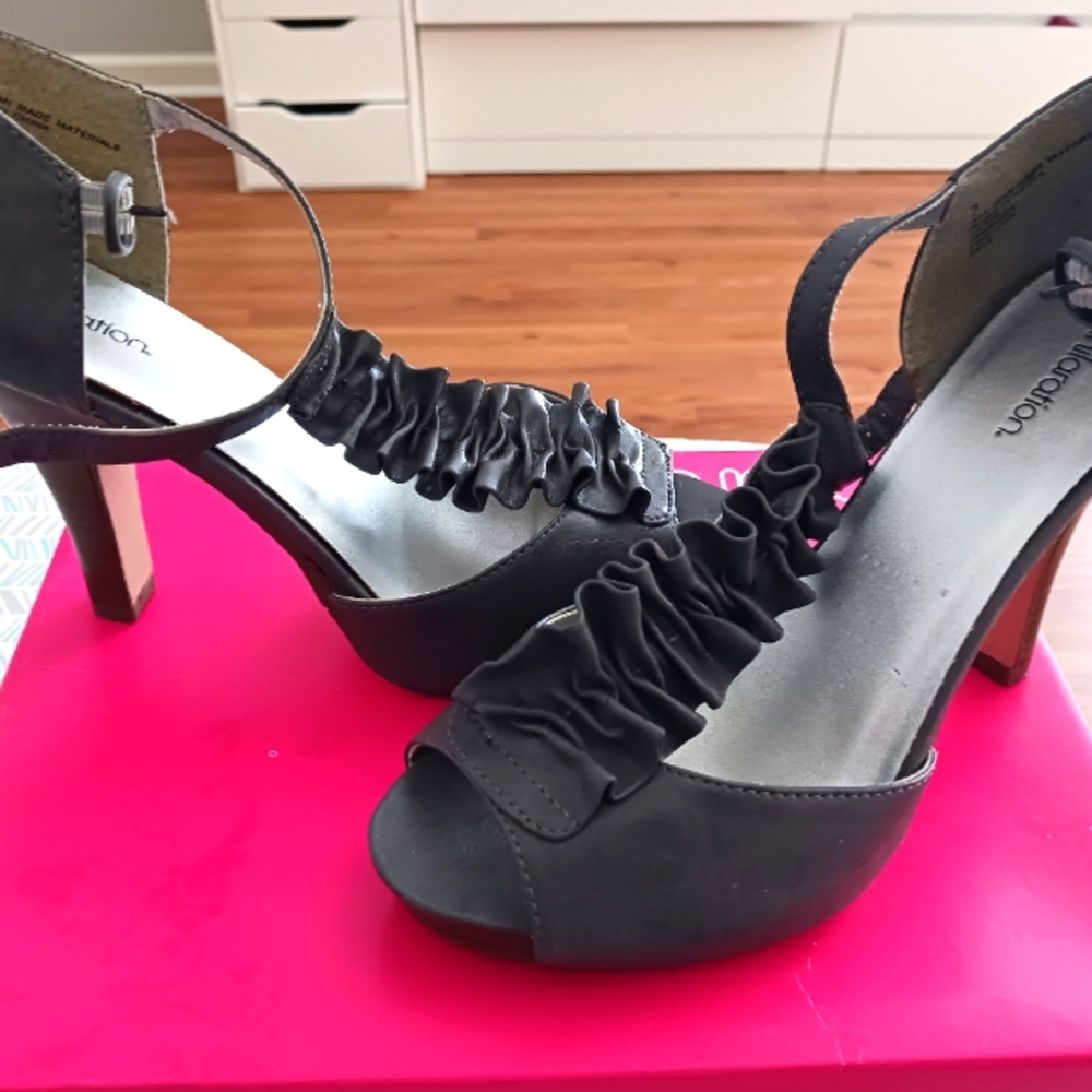 Gray heels